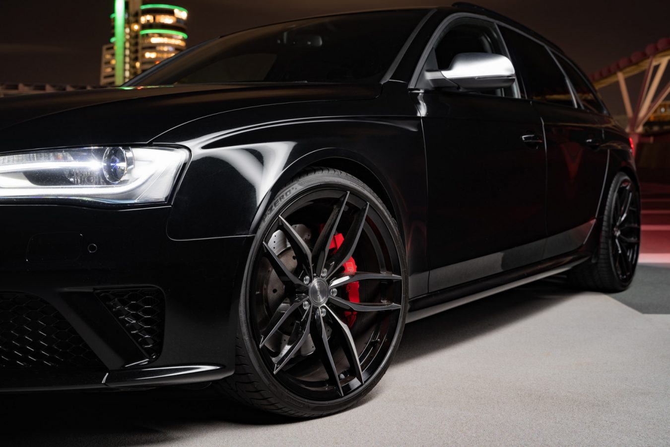 Audi-RS4-B8-with-Riviera-RV195-Wheels-in-Leeds