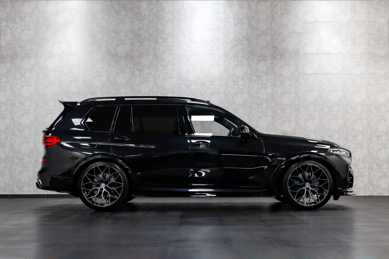BMW X7 G07 Riviera RF108 Black Polished Dark Tint