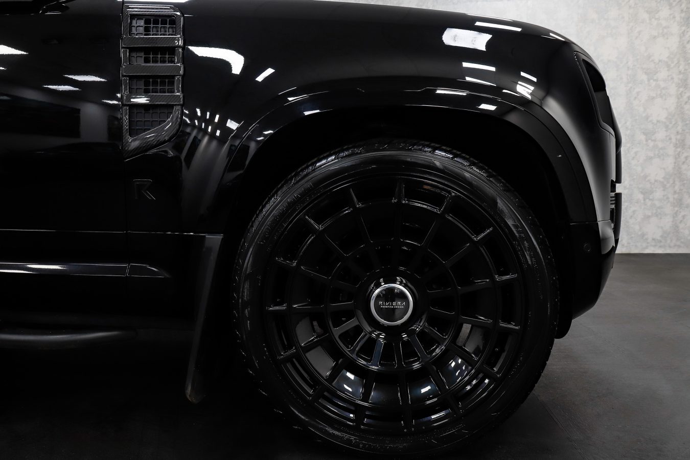 Land Rover Defender 110 D250 X Dynamic Riviera Forged FG7 Gloss Black