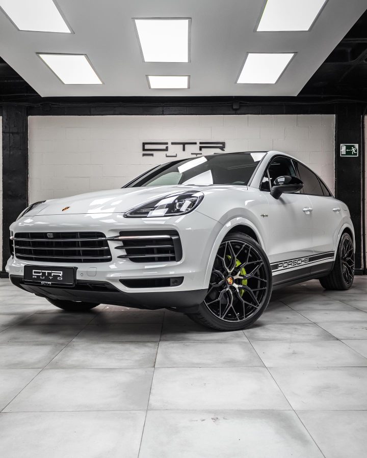 Porsche Cayenne Coupe E-Hybrid Riviera RF108