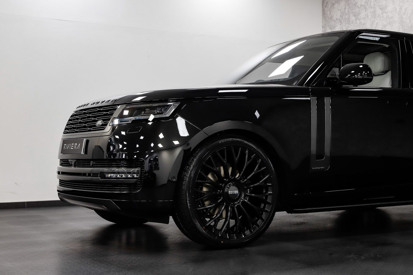 Range Rover Vogue L461 Riviera FG4 Gloss Black