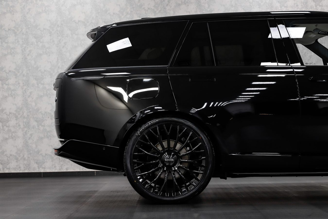 Range Rover Vogue L461 Riviera FG4 Gloss Black