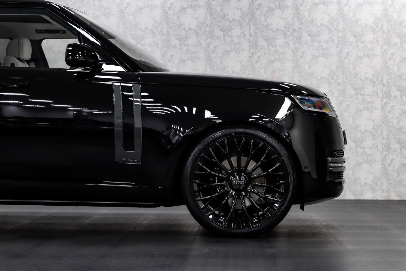 Range Rover Vogue L461 Riviera FG4 Gloss Black