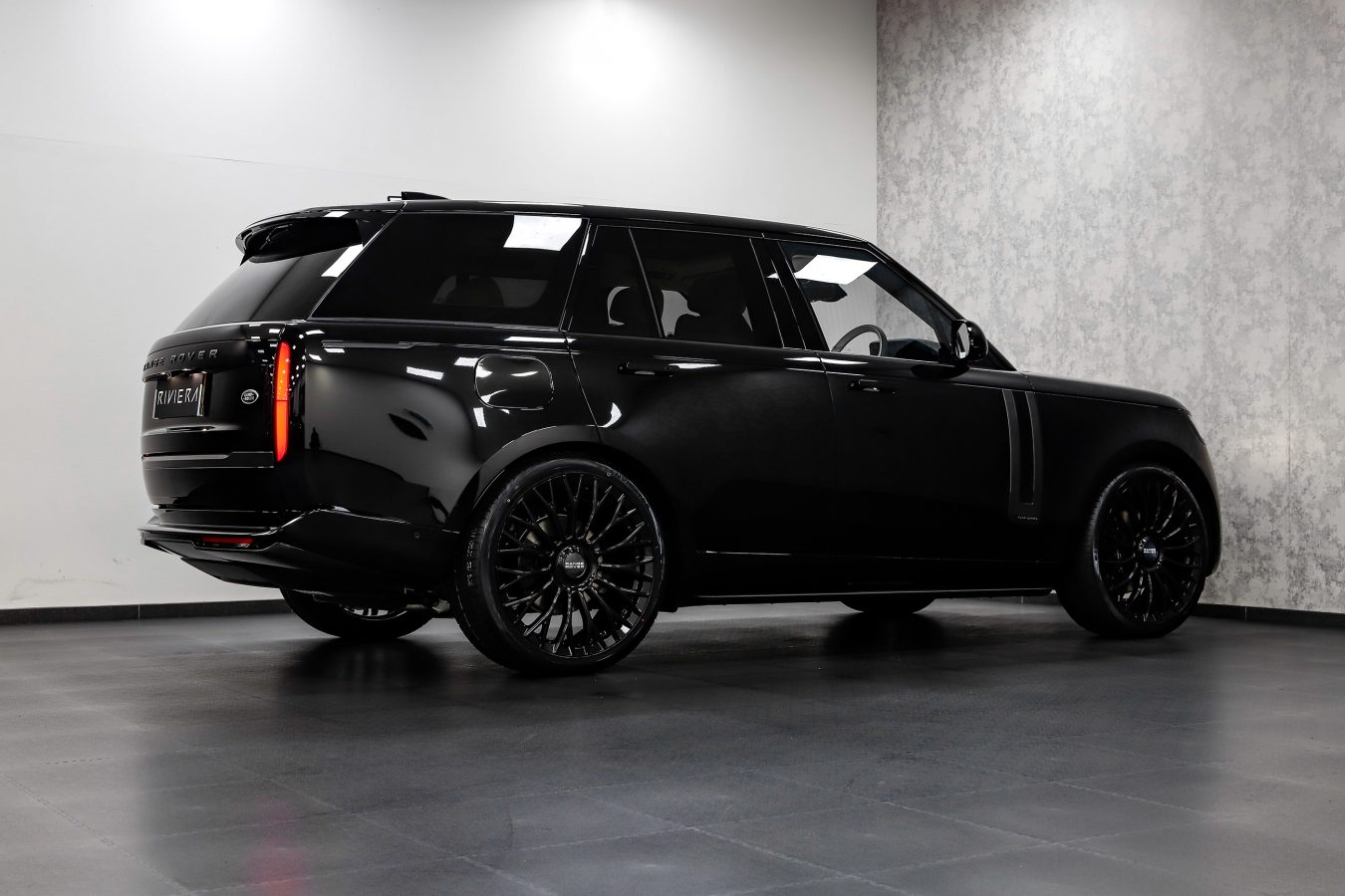 Range Rover Vogue L461 Riviera FG4 Gloss Black